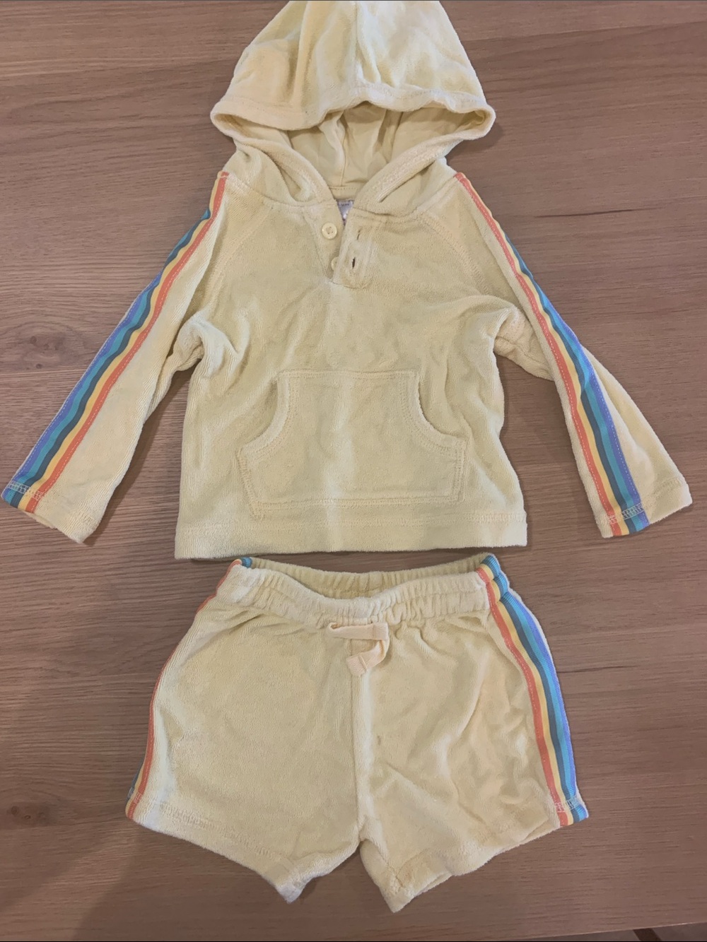 Hanna Andersson yellow Terry cloth hoodie & draw string shorts set with Rainbow